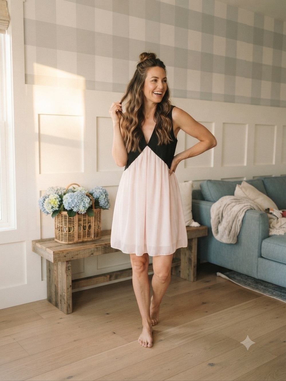 Sleeveless Two-Tone V-Neck Mini Dress in Black and Blush Large